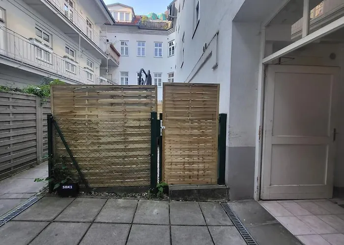 Apartment Exklusive Gartenwohnung